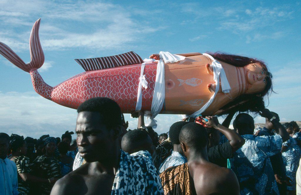 oh my god twitter doesn’t include alt text from images in their API