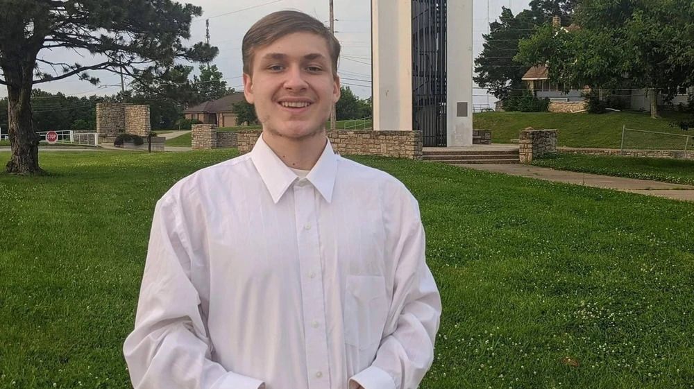 oh my god twitter doesn’t include alt text from images in their API