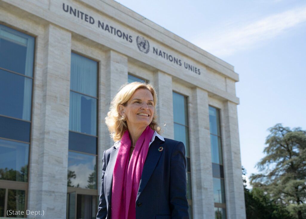 oh my god twitter doesn’t include alt text from images in their API