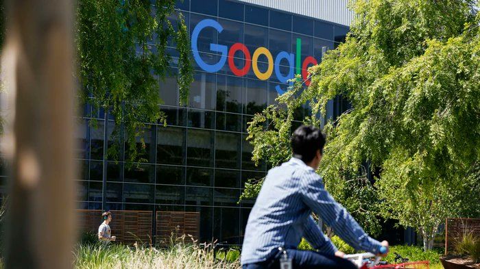 oh my god twitter doesn’t include alt text from images in their API